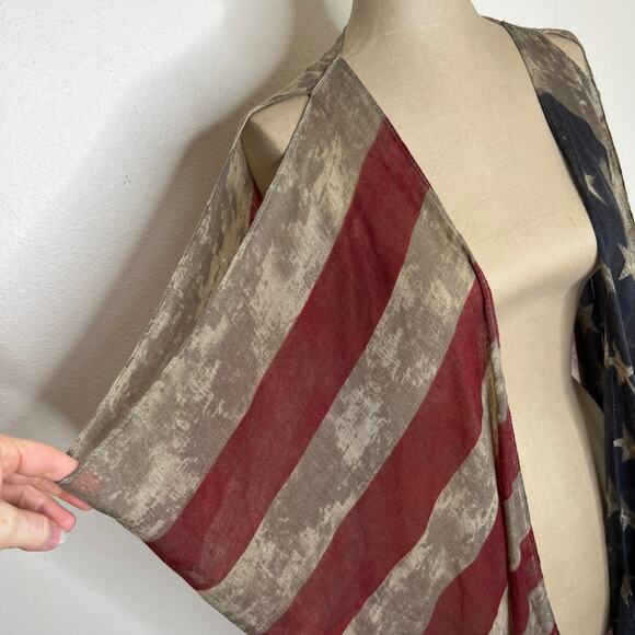 Americana Patriotic Distressed Flag Wrap OSFM - Picture 2 of 9